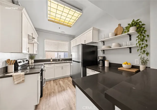 Listing Photo 5 - Condo for sale in building located at 985 E California, Pasadena, CA 91106 - Unit #306