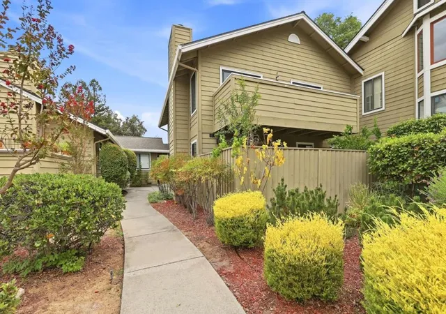Photo 1 of Sale Pending at 14527 Oak St, Saratoga, CA 95070 | MLS# ML82061580 | Listing updated on 2026-10-06