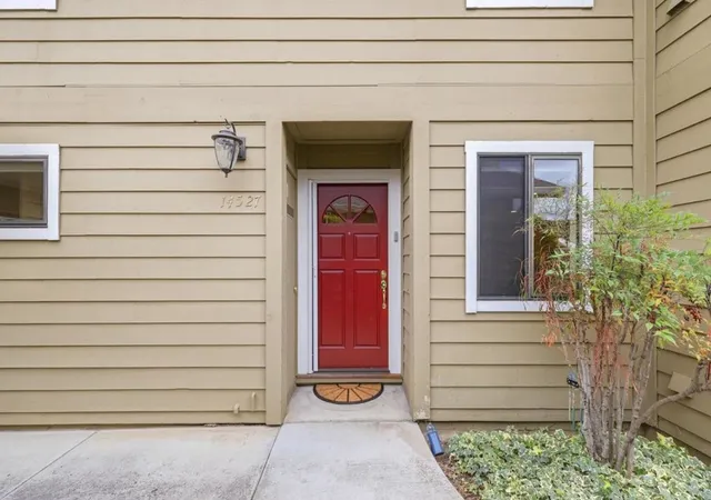 Photo 3 of Sale Pending at 14527 Oak St, Saratoga, CA 95070 | MLS# ML82061580 | Listing updated on 2026-10-06