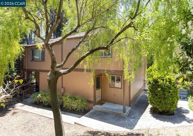 Listing Photo 2 - Condo for sale in building located at 506 Chabre Ct, El Sobrante, CA 94803