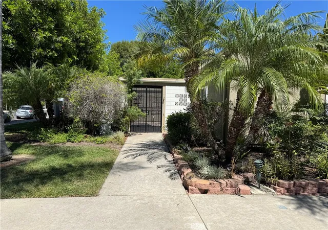 Photo 1 of Condo for sale at 923 Avenida Majorca #D, Laguna Woods, CA 92637 | MLS# OC26204111 | Listing updated on 2026-09-23