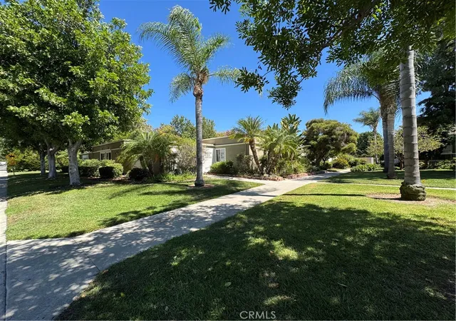 Listing Photo 1 - Condo for sale in building located at 923 Avenida Majorca, Laguna Woods, CA 92637 - Unit #D