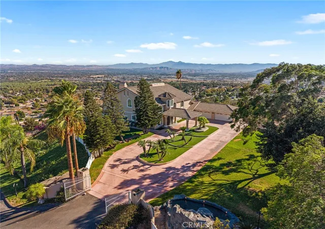 Photo 3 of Sale Pending at 7077 Thunder Ridge Rd, Jurupa Valley, CA 92509 | MLS# IV26199144 | Listing updated on 2026-10-08