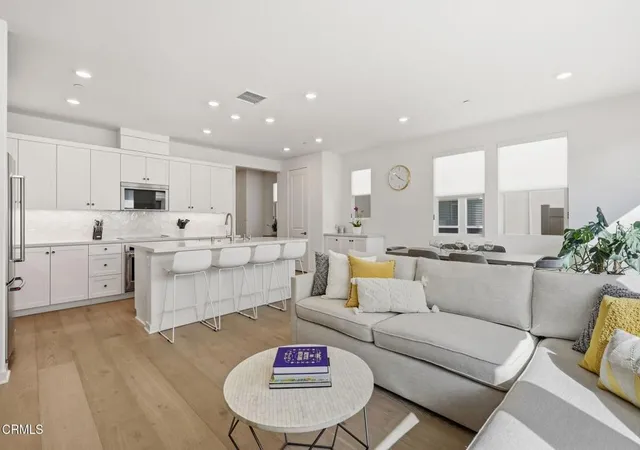 Listing Photo 1 - Condo for sale in building located at 253 Capistrano Dr, Ventura, CA 93004