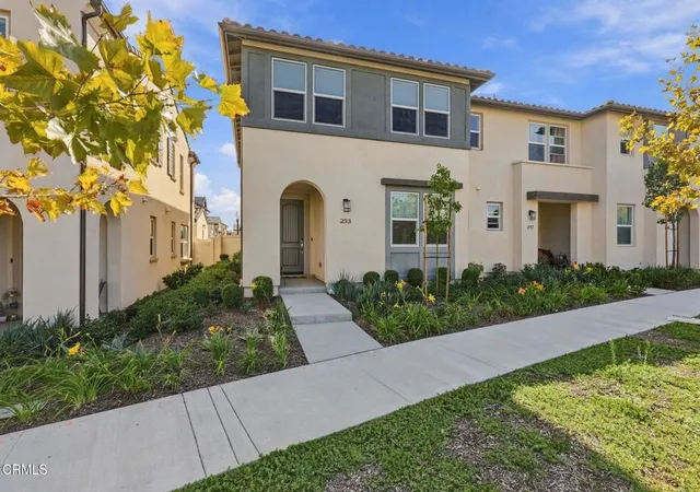 Listing Photo 5 - Condo for sale in building located at 253 Capistrano Dr, Ventura, CA 93004