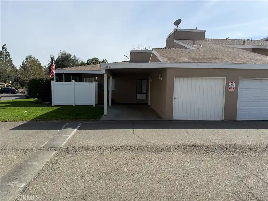Listing Photo 2 - Condo for sale in 44580 La Paz located at 44580 La Paz, Temecula, CA 92592 - Unit 44580 La Paz