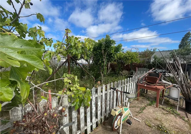 Photo 3 of Sale Pending at 3063 Maple Ave, Oakland, CA 94602 | MLS# PW26203902 | Listing updated on 2026-10-05