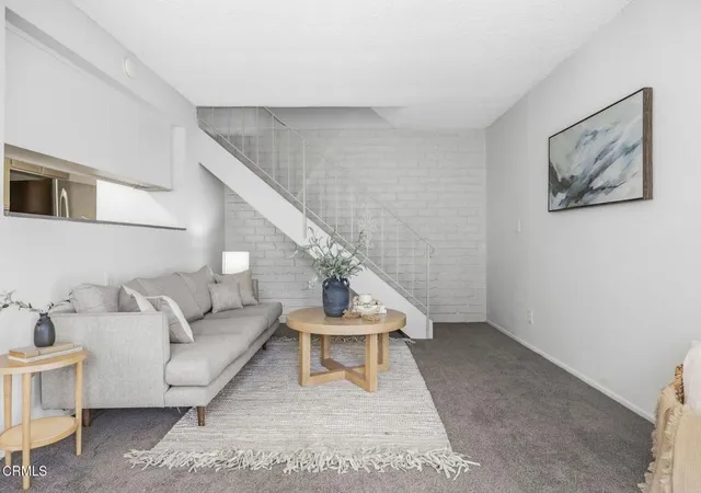 Listing Photo 5 - Condo for sale in building located at 1137 Chalmette Ave, Ventura, CA 93003
