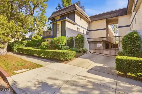 Listing Photo 2 - Condo for sale in 408 Burchett St located at 408 Burchett St, Glendale, CA 91203 - Unit #11