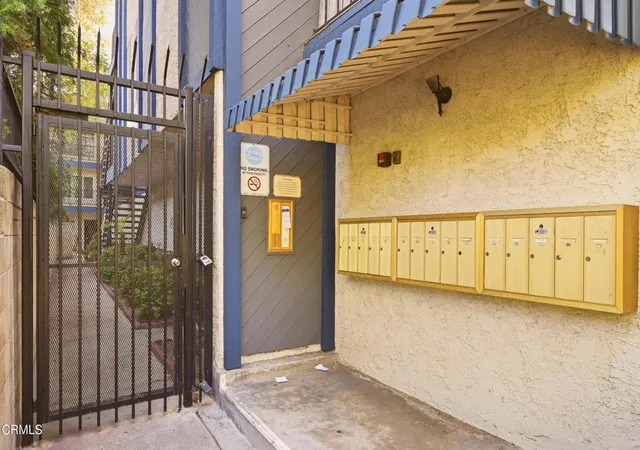 Listing Photo 3 - Condo for sale in building located at 408 Burchett St, Glendale, CA 91203 - Unit #11