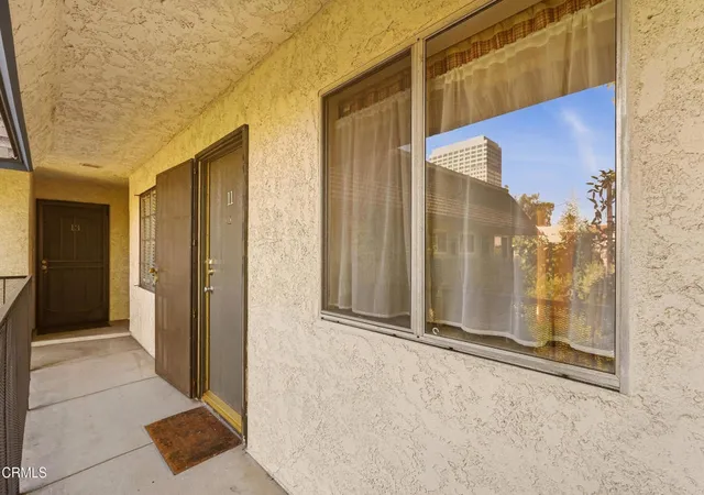 Listing Photo 4 - Condo for sale in building located at 408 Burchett St, Glendale, CA 91203 - Unit #11