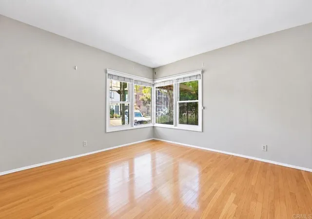Listing Photo 2 - Condo for sale in building located at 2075 E Appleton St, Long Beach, CA 90803 - Unit #27