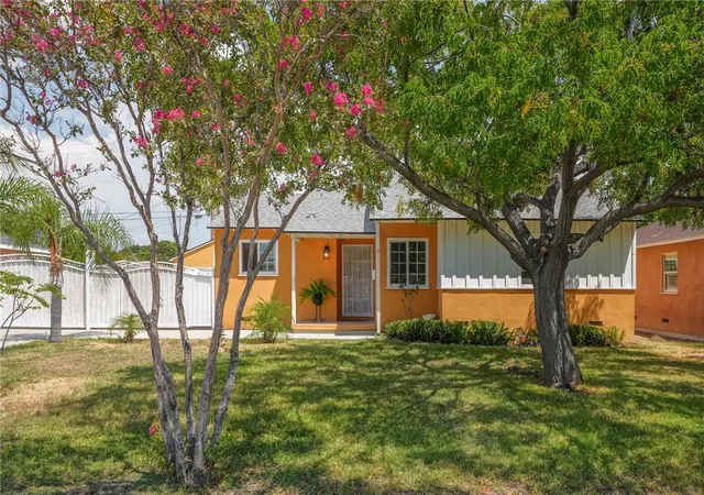 Photo 2 of Single family home for sale at 561 N Park, Rialto, CA 92376 | MLS# HD26203855 | Listing updated on 2026-09-27
