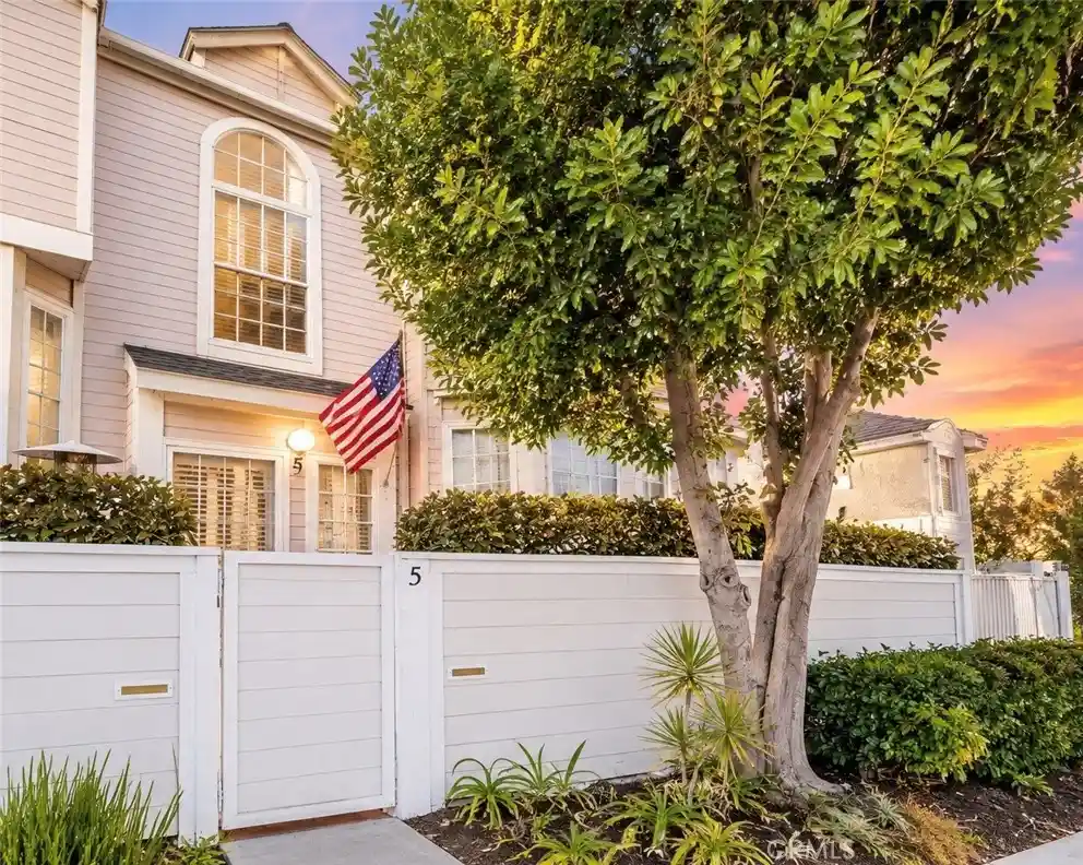 Photo 1 of Townhouse for sale at 1731 East 68th #5, Long Beach, CA 90805 | MLS# OC26203853 | Listing updated on 2026-10-24