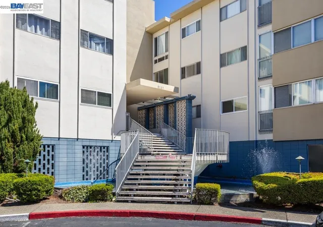 Listing Photo 2 - Condo for sale in building located at 2137 Otis Dr, Alameda, CA 94501 - Unit #204