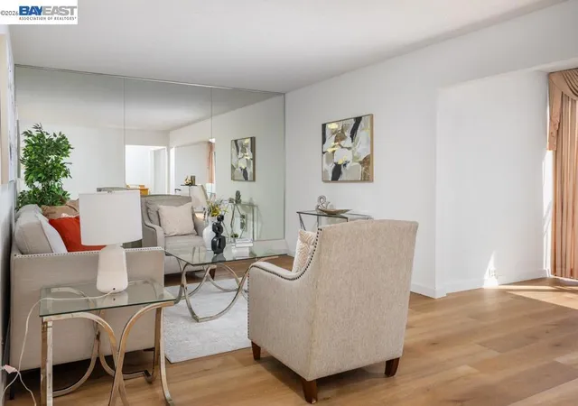 Listing Photo 4 - Condo for sale in building located at 2137 Otis Dr, Alameda, CA 94501 - Unit #204