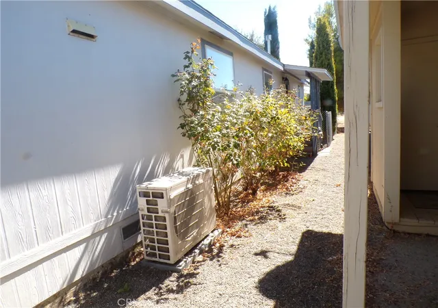 Photo 3 of Manufactured home for sale at 13839 Grape Cir, Clearlake Oaks, CA 95423 | MLS# LC26204499 | Listing updated on 2026-09-26
