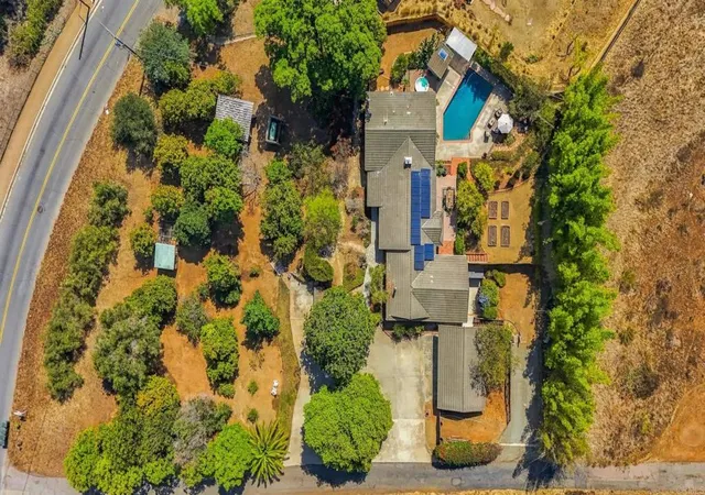 Photo 3 of Sale Pending at 919 Valley Dr, Vista, CA 92084 | MLS# NDP2608750 | Listing updated on 2026-10-06
