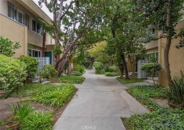 Photo 3 of Townhouse for sale at 11138 Aqua Vista St #18, North Hollywood, CA 91602 | MLS# BB26202767 | Listing updated on 2026-10-11