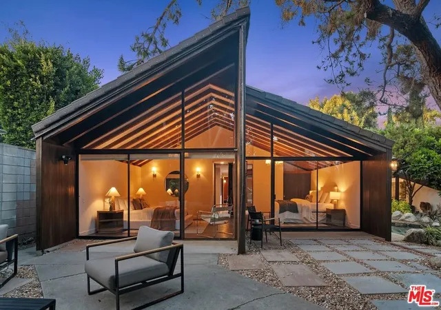 Photo 2 of Single family home for sale at 515 N Roxbury Dr, Beverly Hills, CA 90210 | MLS# 26989497 | Listing updated on 2026-10-09