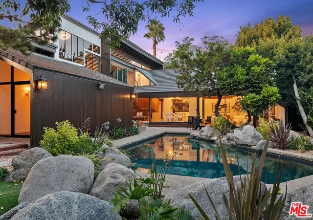 Photo 3 of Single family home for sale at 515 N Roxbury Dr, Beverly Hills, CA 90210 | MLS# 26989497 | Listing updated on 2026-10-09