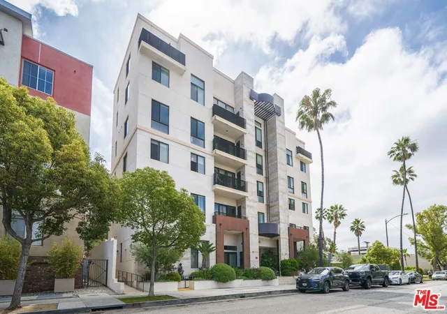 Condo for sale at 118 S Kenwood St #105, Glendale, CA 91205 | MLS# 26876025