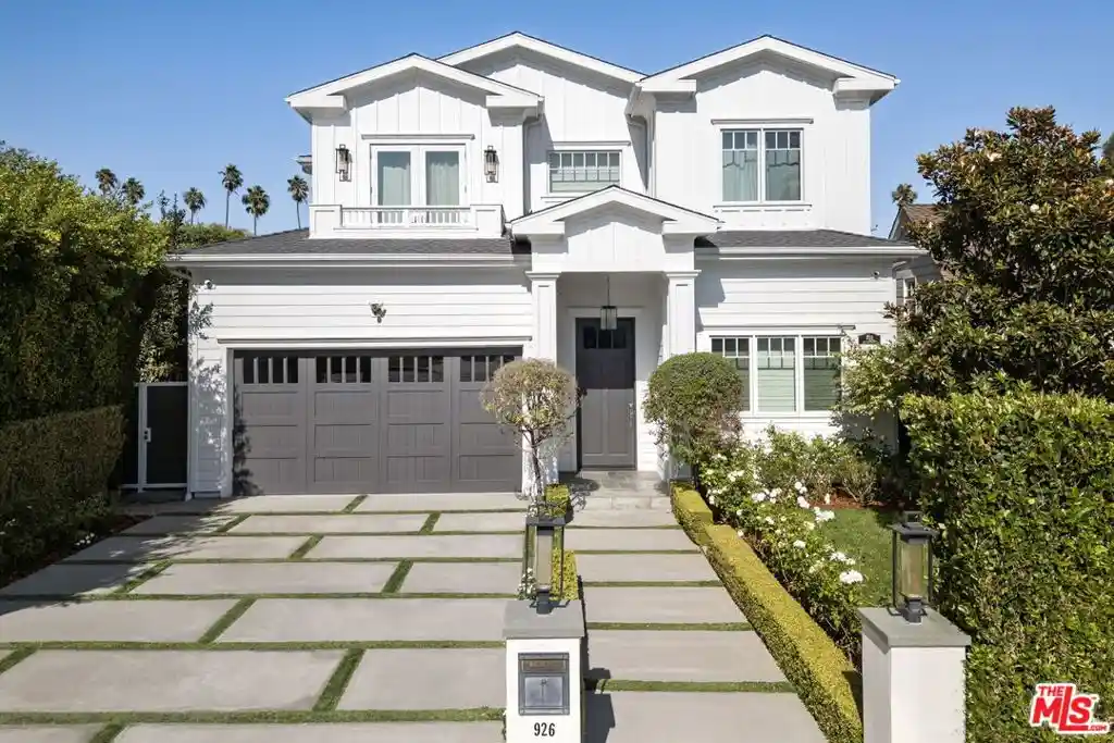 Photo 1 of Single family home for sale at 926 S Gretna Green, Los Angeles, CA 90049 | MLS# 26988257 | Listing updated on 2026-10-26