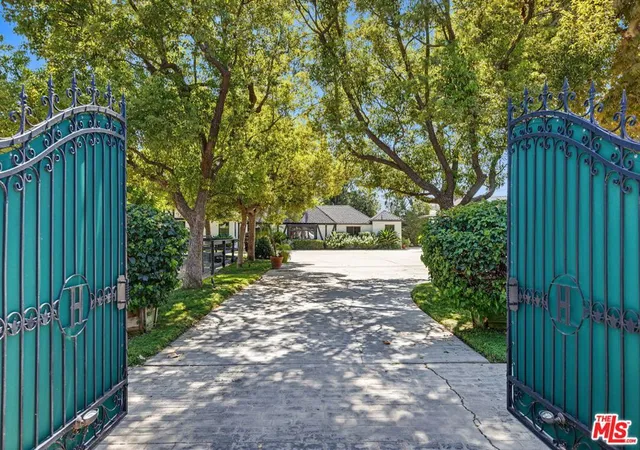 Photo 2 of Single family home for sale at 1752 Riverside Dr, Glendale, CA 91201 | MLS# 26988439 | Listing updated on 2026-09-25