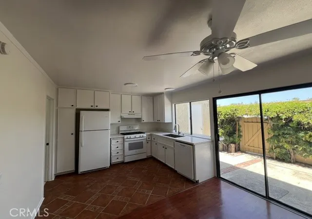 Listing Photo 2 - Condo for sale in building located at 31 Meadowgrass, Irvine, CA 92604