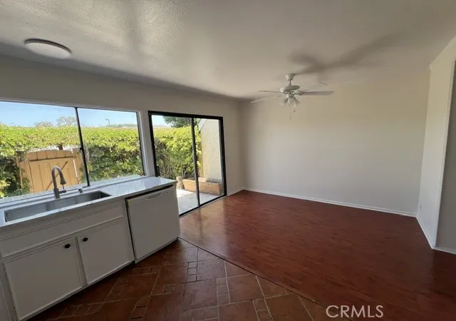Listing Photo 4 - Condo for sale in building located at 31 Meadowgrass, Irvine, CA 92604