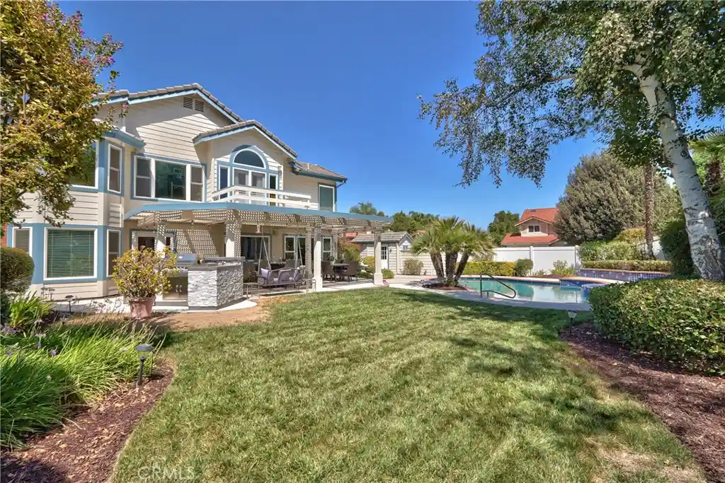 Single family home for sale at 30569 Bridgeview Cir, Temecula, CA 92592 | MLS# SW26202894