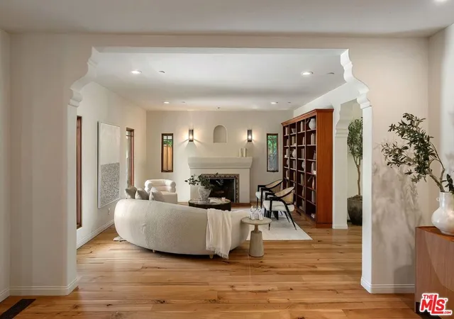 Photo 3 of Mansion for sale at 728 25th Street, Santa Monica, CA 90402 | MLS# 26989809 | Listing updated on 2026-10-01