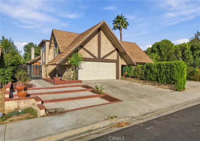 Photo 2 of Single family home for sale at 27175 Rio Garza, Valencia, CA 91354 | MLS# SR26204694 | Listing updated on 2026-10-12