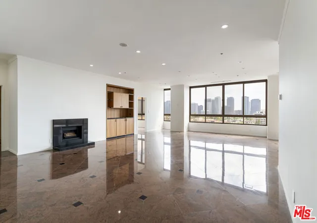Listing Photo 4 - Condo for sale in building located at 10430 Wilshire Blvd, Los Angeles, CA 90024 - Unit #606