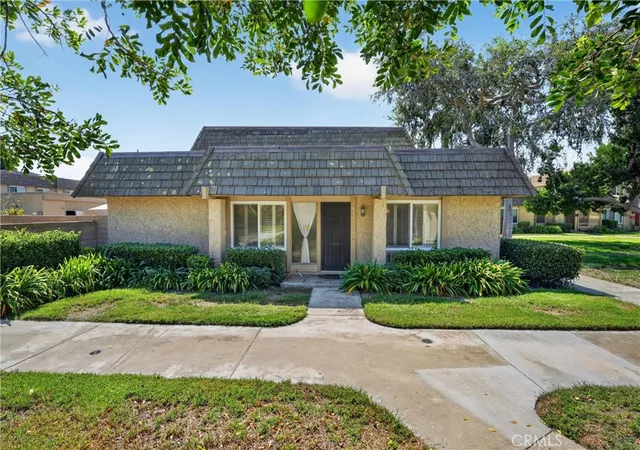 Photo 2 of Single family home for sale at 18237 Solano River Ct, Fountain Valley, CA 92708 | MLS# PW26204447 | Listing updated on 2026-10-11