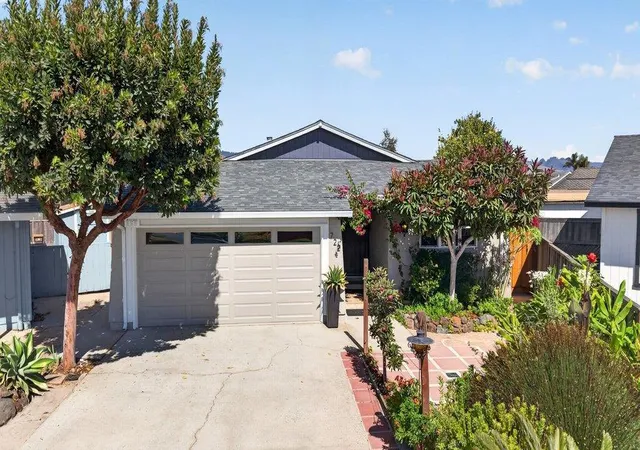 Photo 2 of Single family home for sale at 722 Heather Ct, Watsonville, CA 95076 | MLS# ML82061842 | Listing updated on 2026-10-12