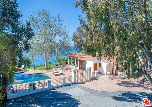 Photo 1 of Single family home for sale at 32752 Pacific Coast Hwy, Malibu, CA 90265 | MLS# 26990117 | Listing updated on 2026-09-26