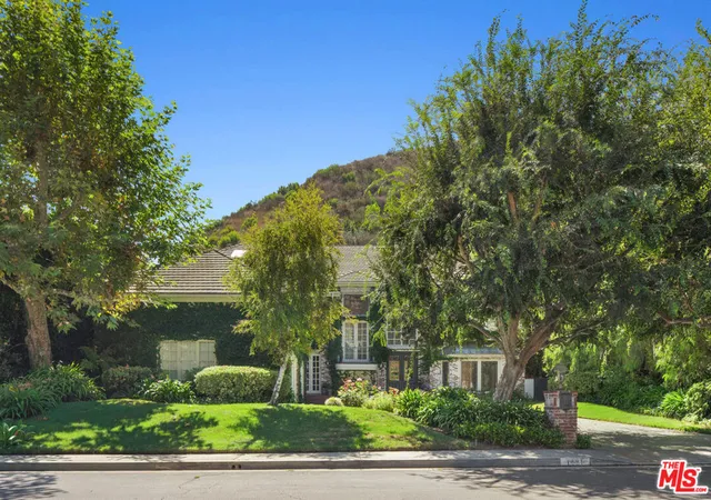 Photo 2 of Mansion for sale at 1481 Bienveneda Ave, Pacific Palisades, CA 90272 | MLS# 26988299 | Listing updated on 2026-09-26
