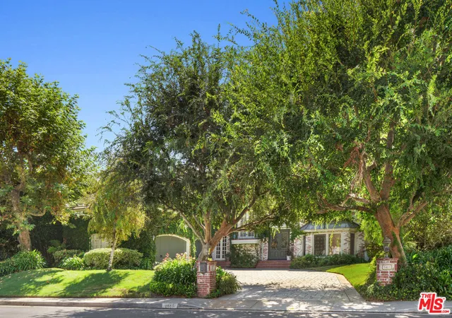 Photo 3 of Mansion for sale at 1481 Bienveneda Ave, Pacific Palisades, CA 90272 | MLS# 26988299 | Listing updated on 2026-09-26