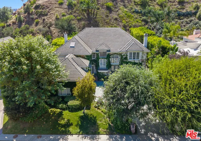Photo 70 of Mansion for sale at 1481 Bienveneda Ave, Pacific Palisades, CA 90272 | MLS# 26988299 | Listing updated on 2026-09-26