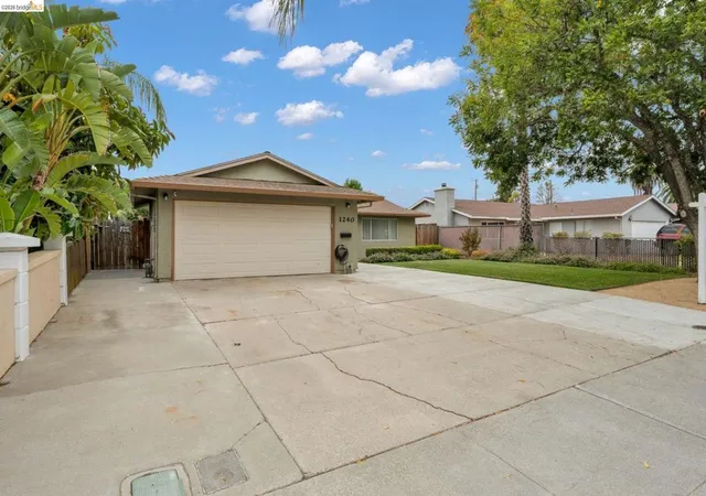 Photo 2 of Sale Pending at 1240 Duffy Way, Brentwood, CA 94513 | MLS# 41148763 | Listing updated on 2026-10-10