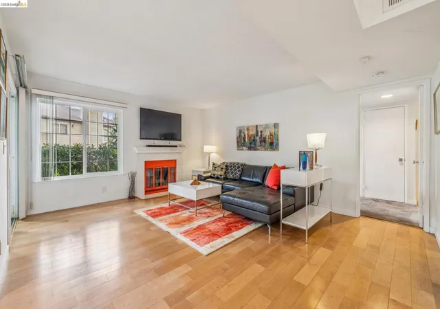 Photo 1 of Condo for sale at 440 Cyn Oaks Dr #D, Oakland, CA 94605 | MLS# 41148776 | Listing updated on 2026-09-25