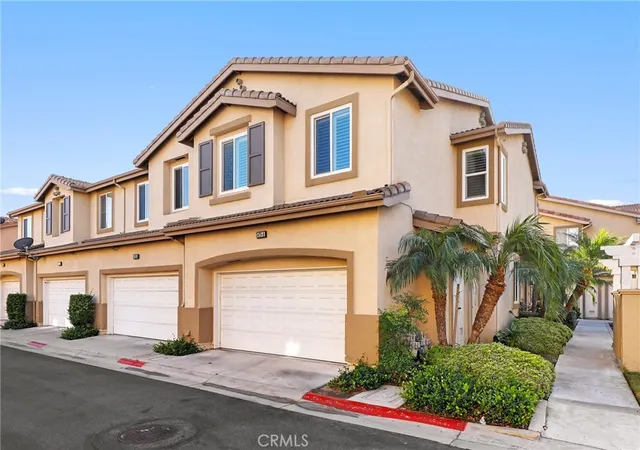 Listing Photo 1 - Condo for sale in building located at 470 N Londonderry Ln, Orange, CA 92869 - Unit #A