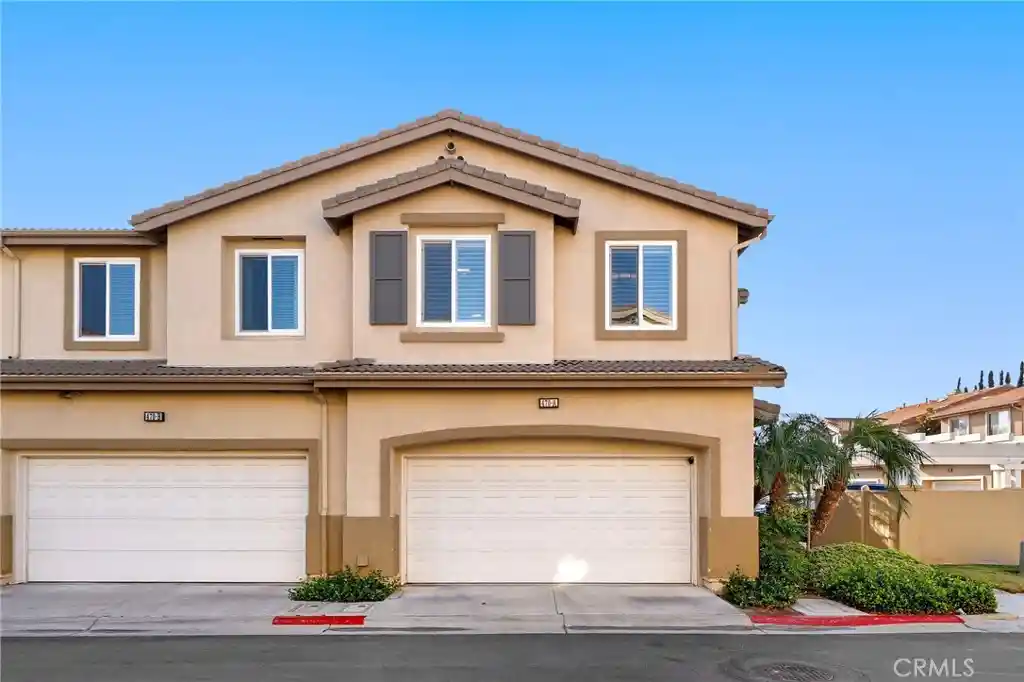 Listing Photo 2 - Condo for sale in 470 N Londonderry Ln located at 470 N Londonderry Ln, Orange, CA 92869 - Unit 470 N Londonderry Ln