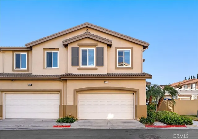 Listing Photo 2 - Condo for sale in building located at 470 N Londonderry Ln, Orange, CA 92869 - Unit #A