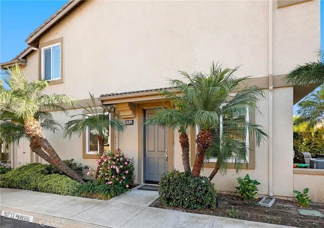 Listing Photo 4 - Condo for sale in building located at 470 N Londonderry Ln, Orange, CA 92869 - Unit #A