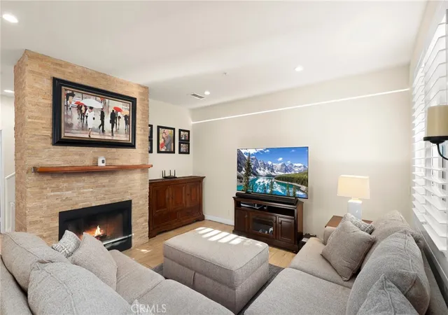 Listing Photo 5 - Condo for sale in building located at 470 N Londonderry Ln, Orange, CA 92869 - Unit #A
