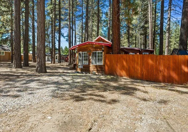 Photo 3 of Single family home for sale at 450 Georgia St, Big Bear Lake, CA 92315 | MLS# 219152926DA | Listing updated on 2026-09-19