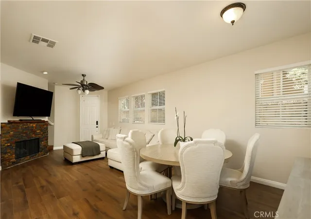 Photo 3 of Single family home for sale at 28215 Clementine Dr, Santa Clarita, CA 91350 | MLS# SR26204870 | Listing updated on 2026-10-10