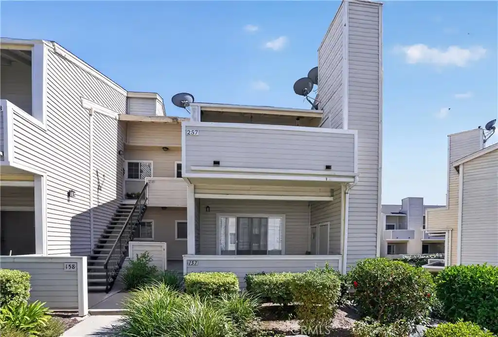 Listing Photo 1 - Condo for sale in 777 S Citrus located at 777 S Citrus, Azusa, CA 91702 - Unit #157